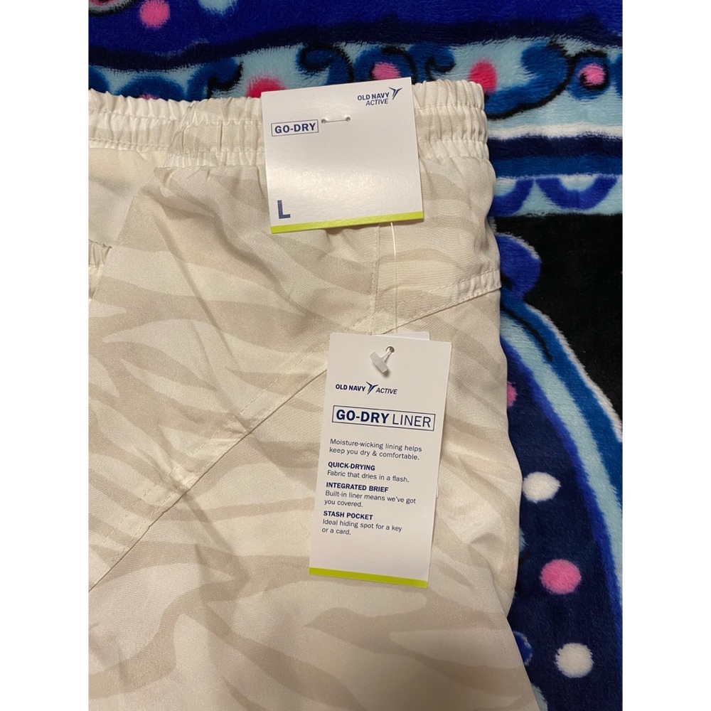 Old navy women’s athletic run shorts - Picture 8 of 11